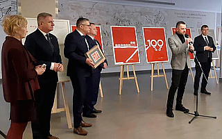 Niecodzienna wystawa w Urzędzie Wojewódzkim. 100-lecie niepodległości okiem grafika Mateusza Obarka